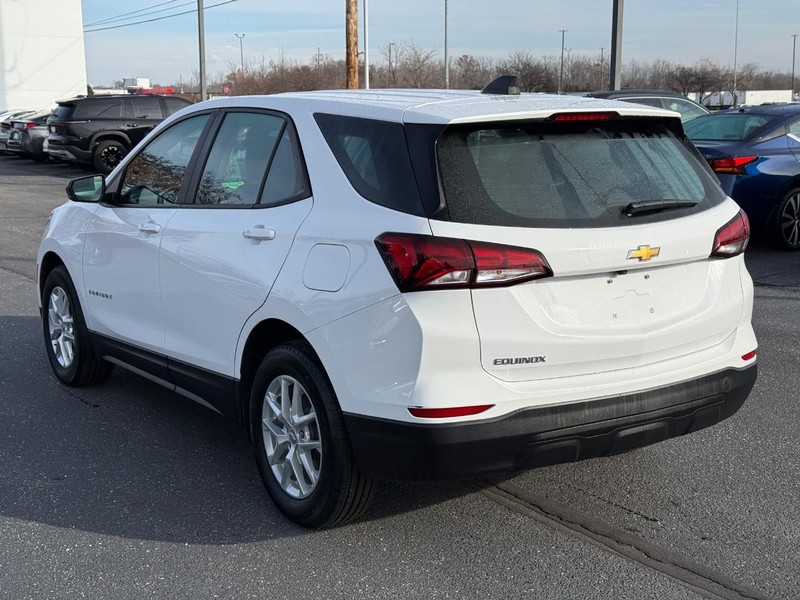 Chevrolet Equinox Vehicle Image 05
