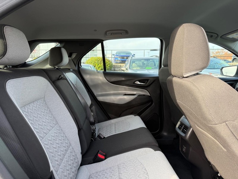 Chevrolet Equinox Vehicle Image 10