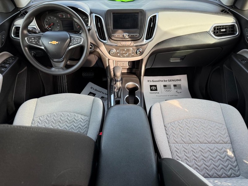 Chevrolet Equinox Vehicle Image 11