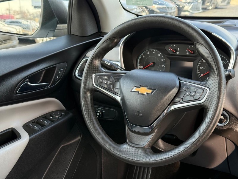 Chevrolet Equinox Vehicle Image 12