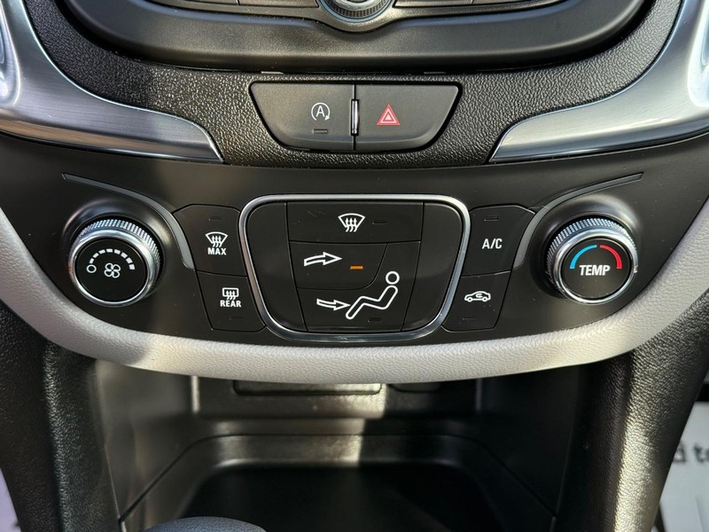 Chevrolet Equinox Vehicle Image 18