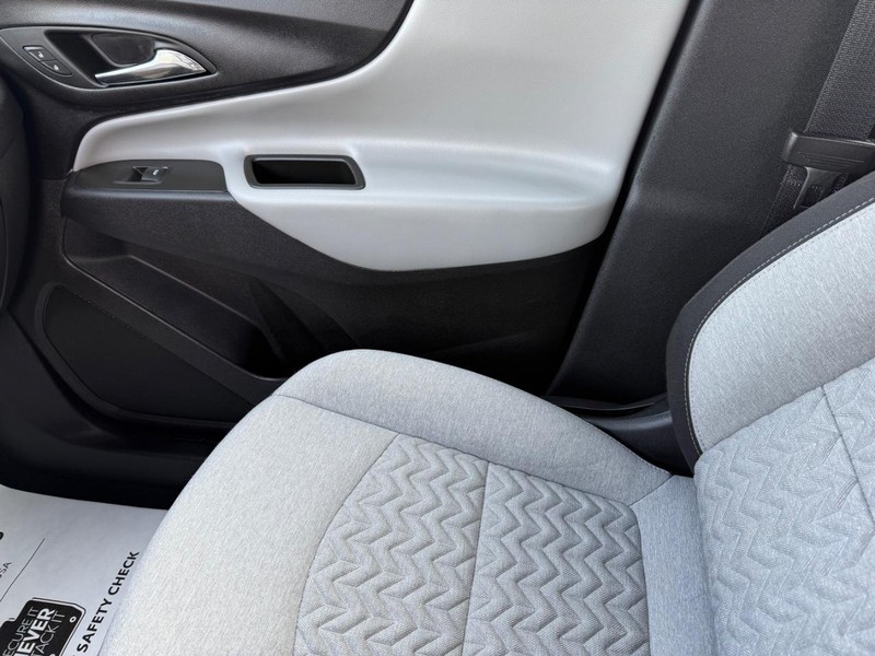 Chevrolet Equinox Vehicle Image 20