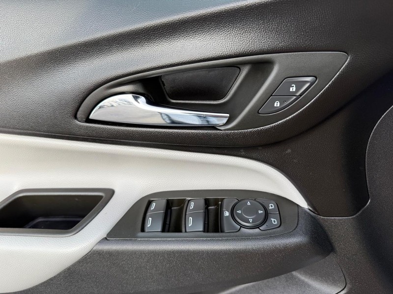 Chevrolet Equinox Vehicle Image 23