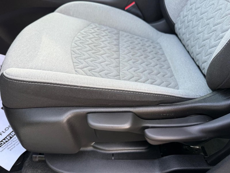 Chevrolet Equinox Vehicle Image 24