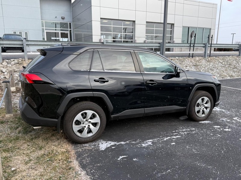 Toyota RAV4 Vehicle Image 04