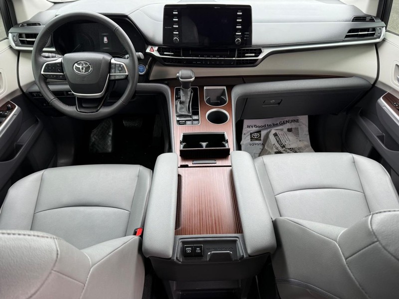 Toyota Sienna Vehicle Image 14