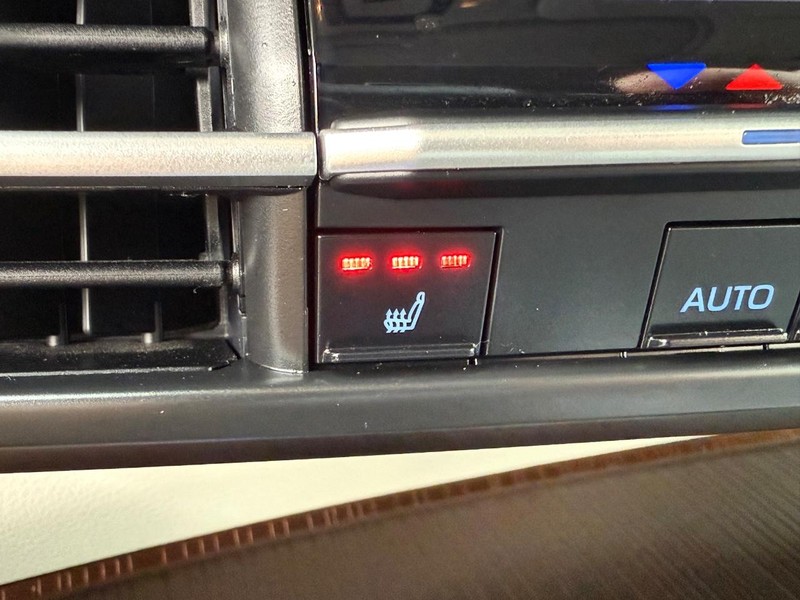 Toyota Sienna Vehicle Image 19