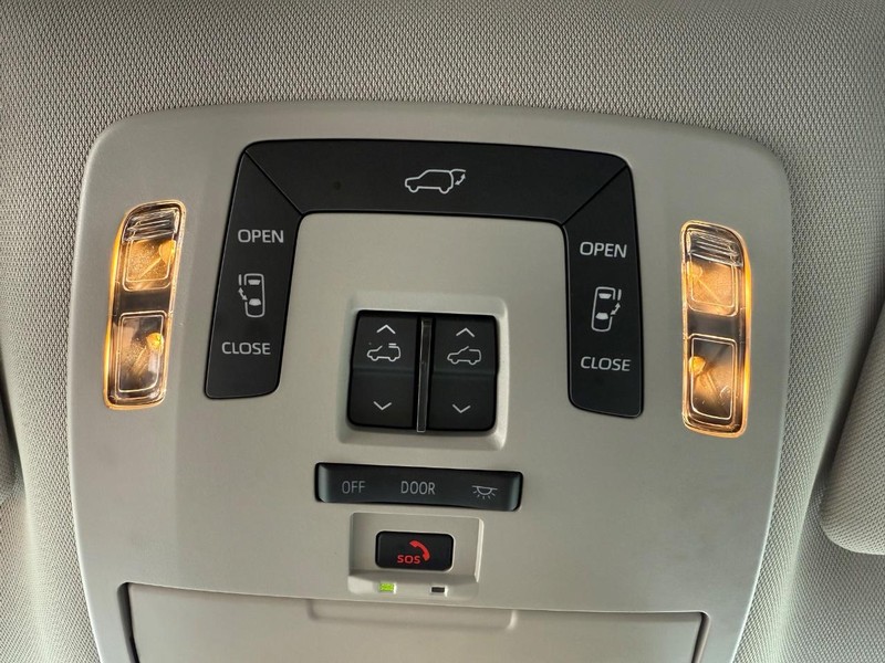 Toyota Sienna Vehicle Image 24