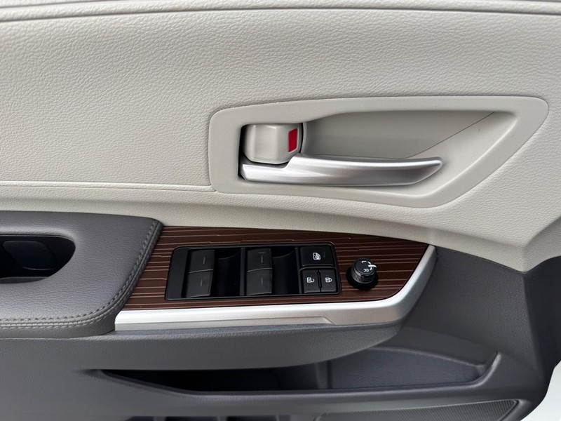 Toyota Sienna Vehicle Image 27