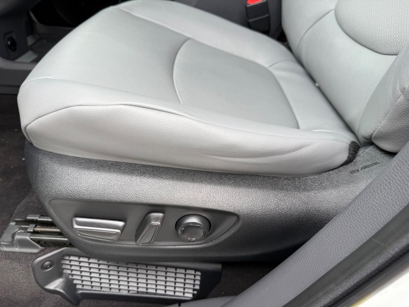 Toyota Sienna Vehicle Image 28