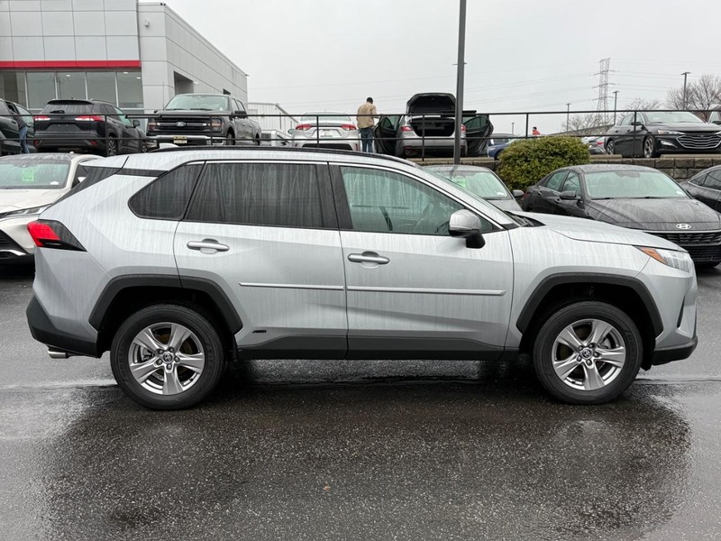 Toyota RAV4 Vehicle Image 02