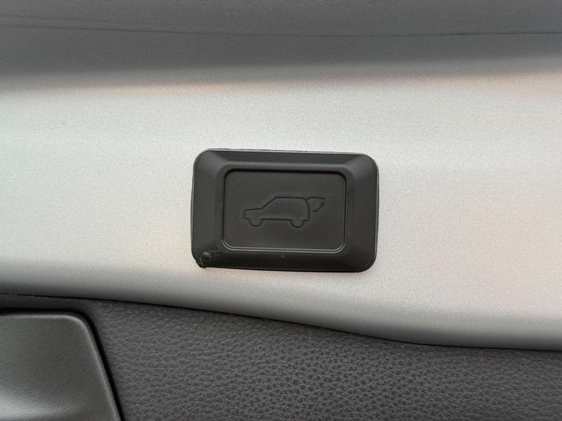 Toyota RAV4 Vehicle Image 08