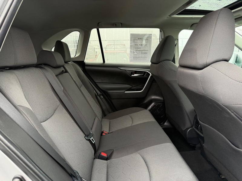 Toyota RAV4 Vehicle Image 11