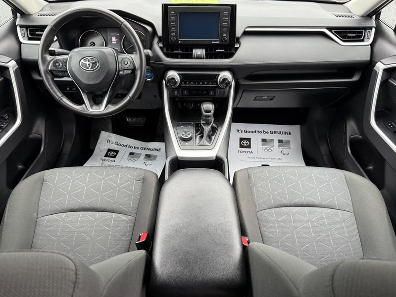 Toyota RAV4 Vehicle Image 13