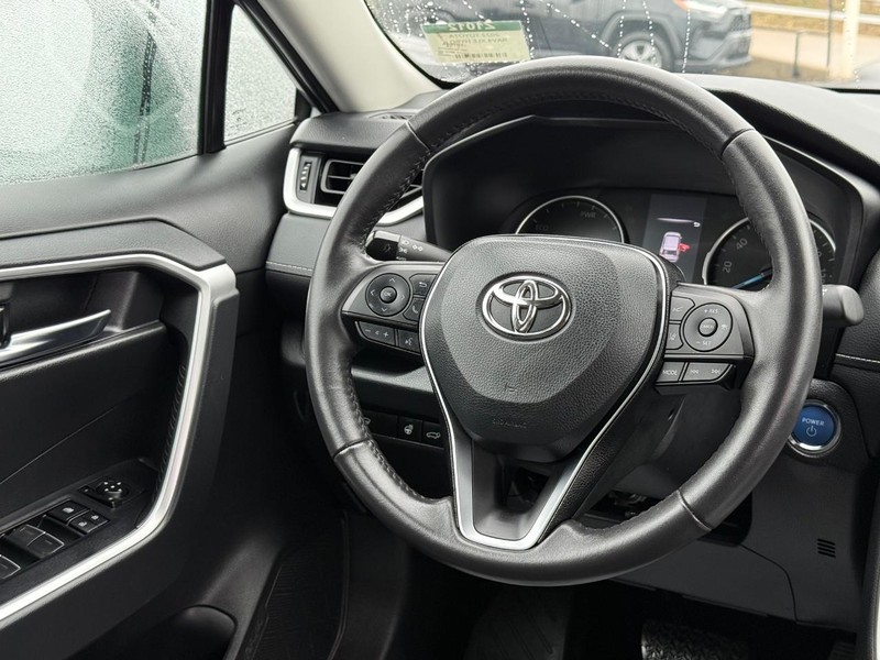 Toyota RAV4 Vehicle Image 14