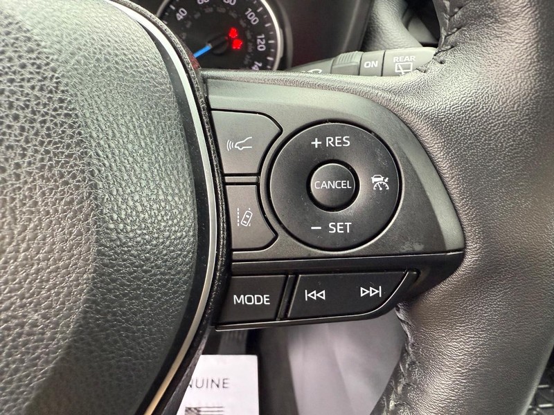 Toyota RAV4 Vehicle Image 16