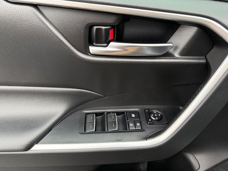 Toyota RAV4 Vehicle Image 27