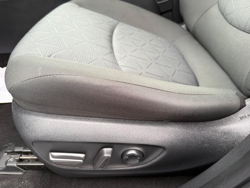 Toyota RAV4 Vehicle Image 28