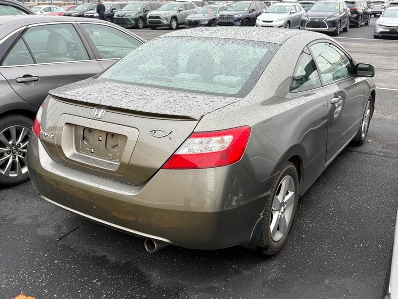 Honda Civic Coupe Vehicle Full-screen Gallery Image 04