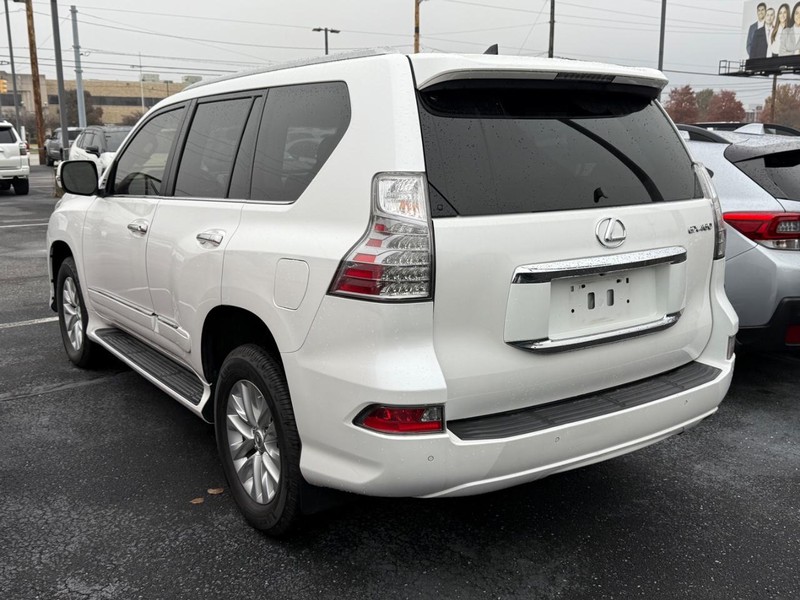 Lexus GX Vehicle Image 03