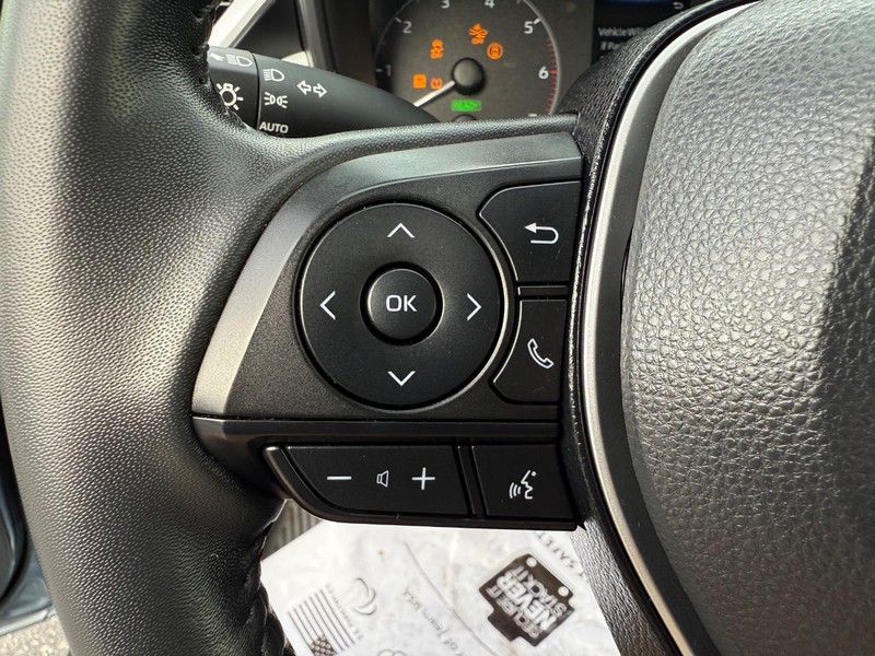 Toyota Corolla Vehicle Image 13