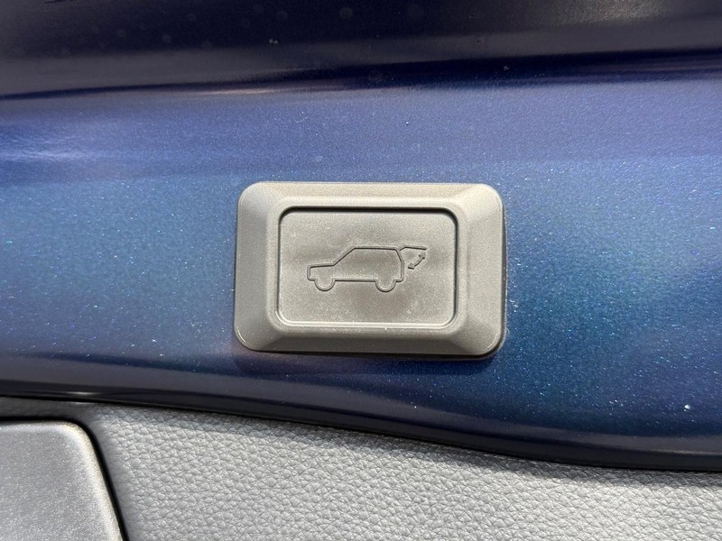 Toyota RAV4 Vehicle Image 08