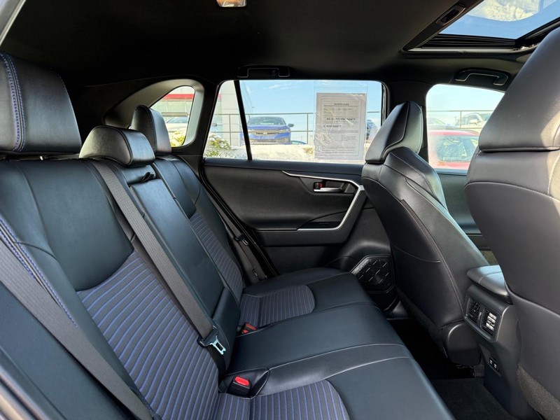 Toyota RAV4 Vehicle Image 11