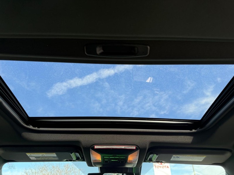 Toyota RAV4 Vehicle Image 12