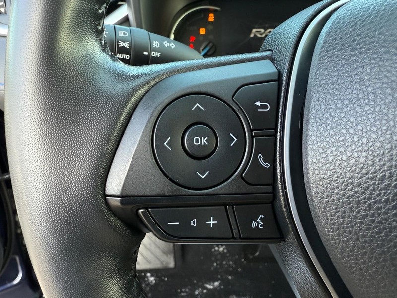 Toyota RAV4 Vehicle Image 15