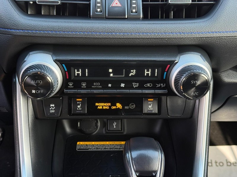 Toyota RAV4 Vehicle Image 21