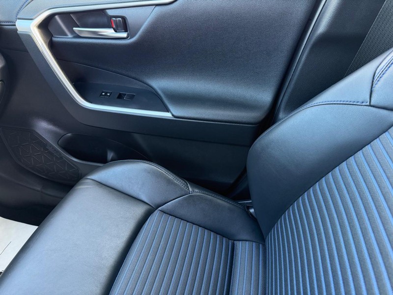 Toyota RAV4 Vehicle Image 23