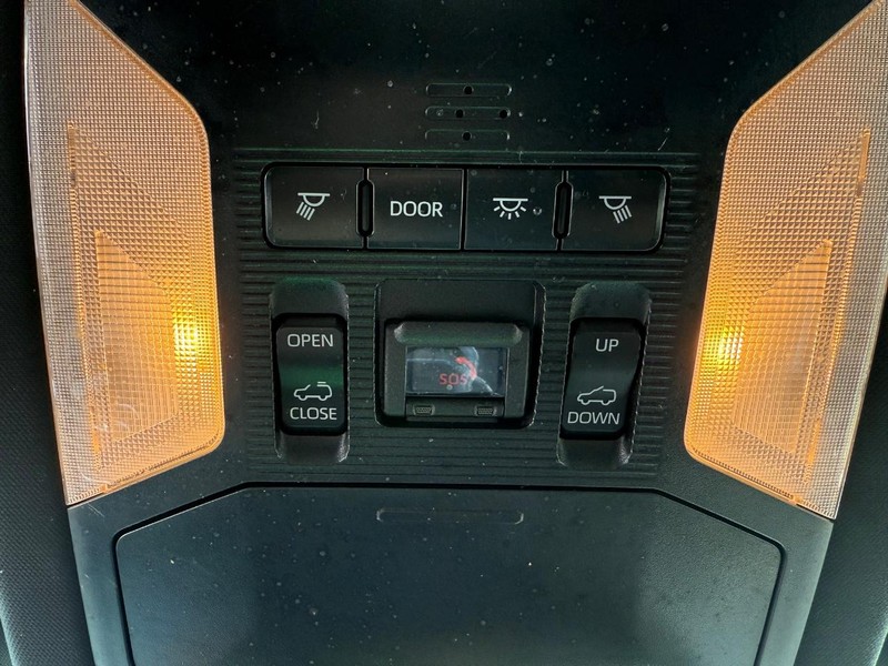 Toyota RAV4 Vehicle Image 24