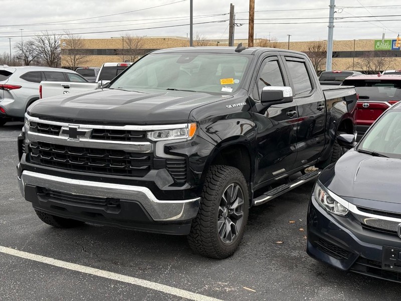 Chevrolet Silverado 1500 Vehicle Full-screen Gallery Image 02
