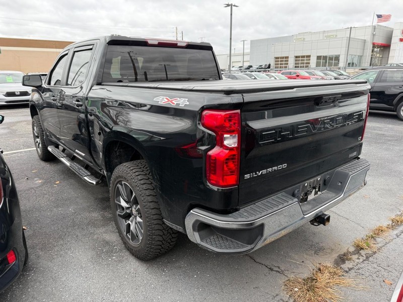 Chevrolet Silverado 1500 Vehicle Full-screen Gallery Image 03