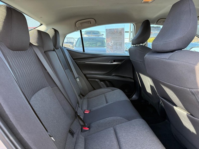Toyota Camry Vehicle Image 10