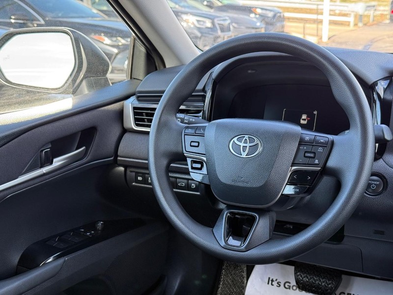 Toyota Camry Vehicle Image 12