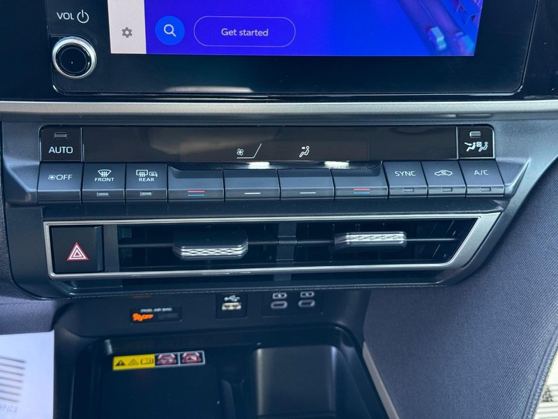 Toyota Camry Vehicle Image 18