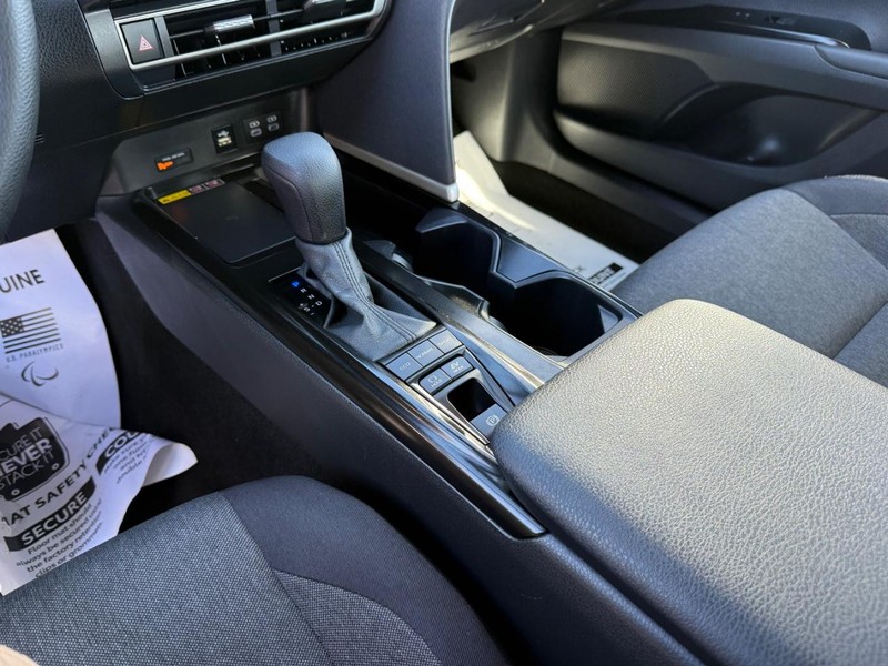 Toyota Camry Vehicle Image 19