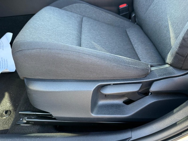 Toyota Camry Vehicle Image 24