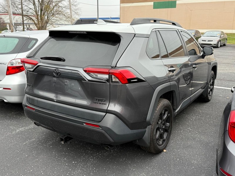 Toyota RAV4 Vehicle Image 04