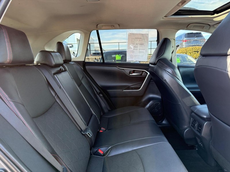 Toyota RAV4 Vehicle Image 11