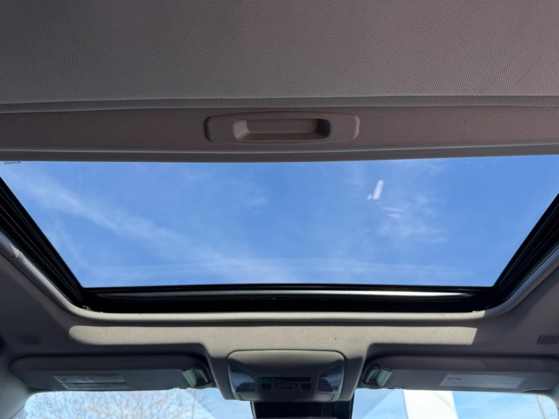 Toyota RAV4 Vehicle Image 12