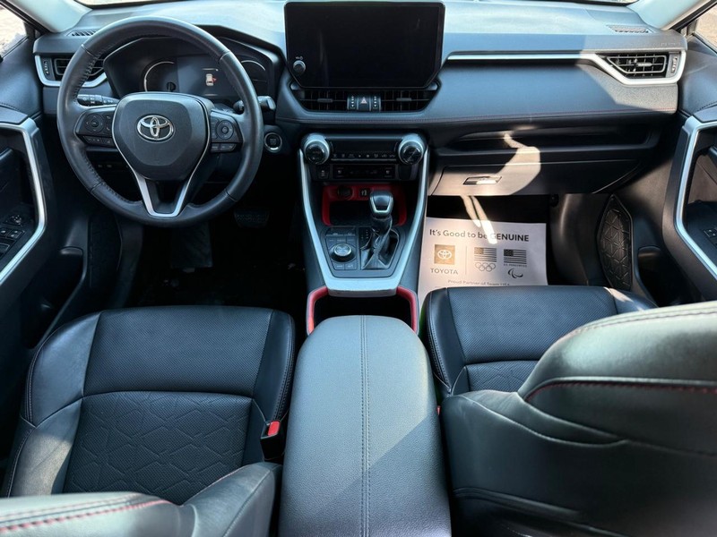 Toyota RAV4 Vehicle Image 13