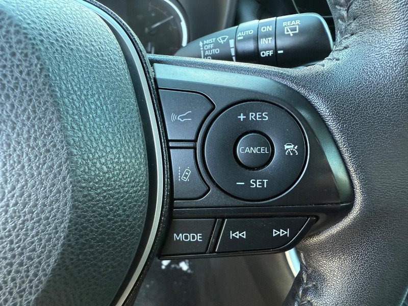 Toyota RAV4 Vehicle Image 16