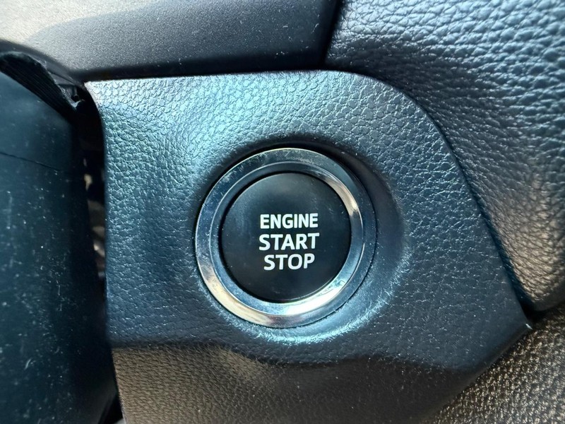 Toyota RAV4 Vehicle Image 17