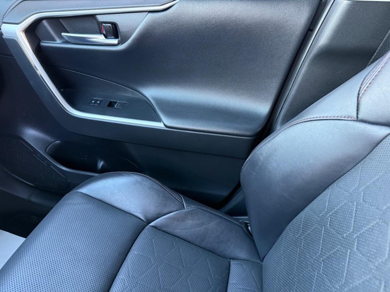 Toyota RAV4 Vehicle Image 23