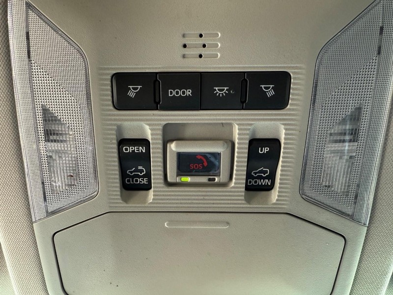 Toyota RAV4 Vehicle Image 24