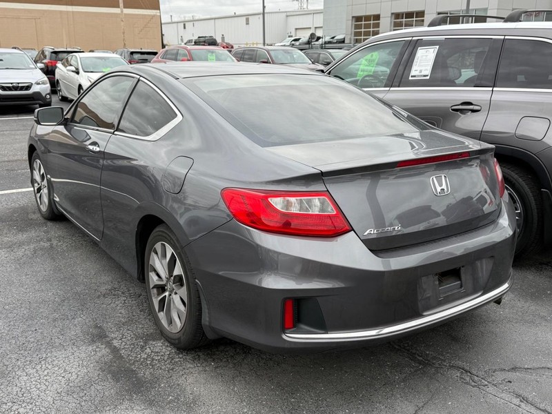Honda Accord Coupe Vehicle Full-screen Gallery Image 03