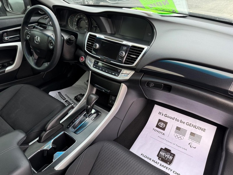 Honda Accord Coupe Vehicle Image 12