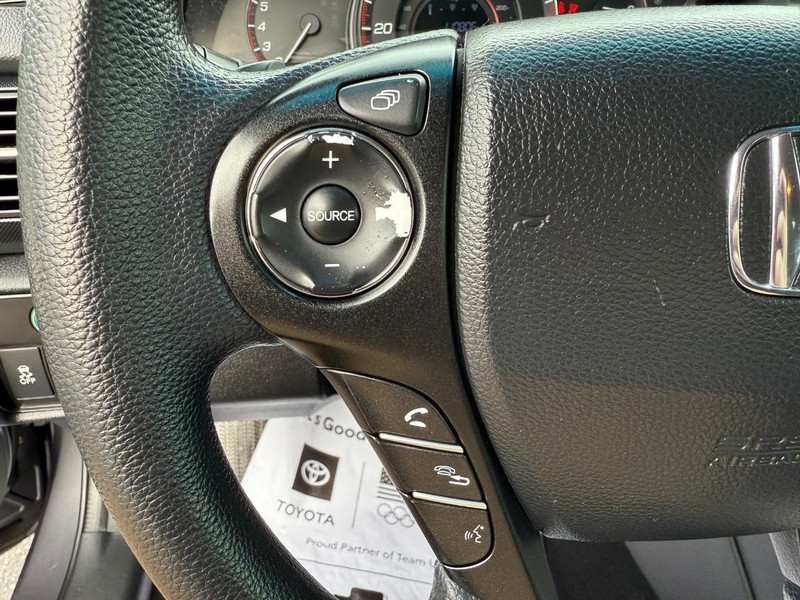 Honda Accord Coupe Vehicle Image 13